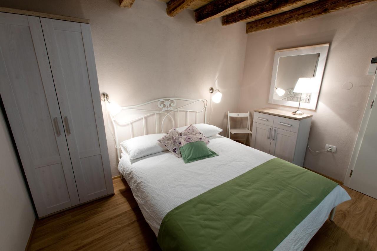 Guesthouse Centrum B&B Izola Bagian luar foto