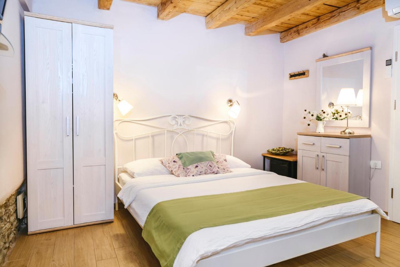 Guesthouse Centrum B&B Izola Bagian luar foto