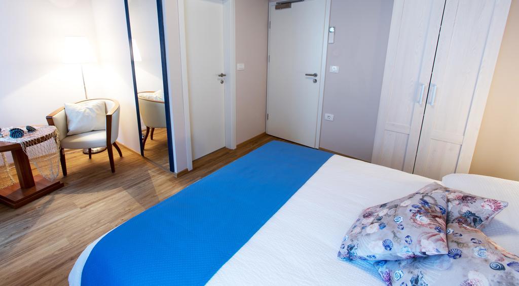 Guesthouse Centrum B&B Izola Bagian luar foto