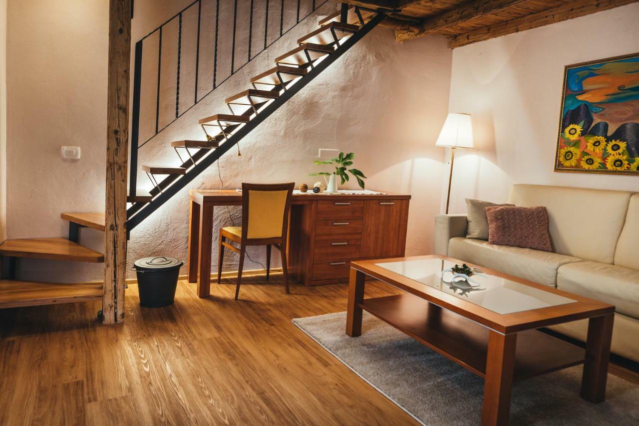Guesthouse Centrum B&B Izola Bagian luar foto