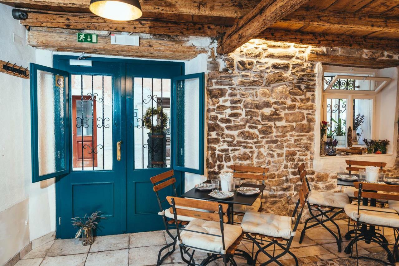 Guesthouse Centrum B&B Izola Bagian luar foto